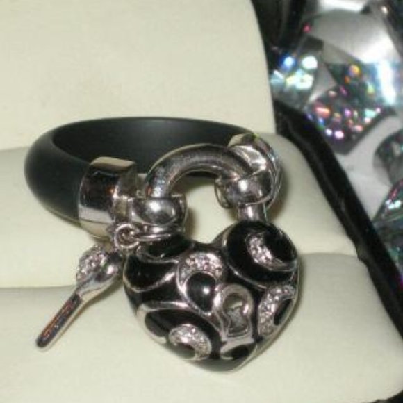 SO RARE Womens Black White Puffy BELLE ETOILE KEY TO MY HEART Charm Ring 8 8.5 - Picture 1 of 8
